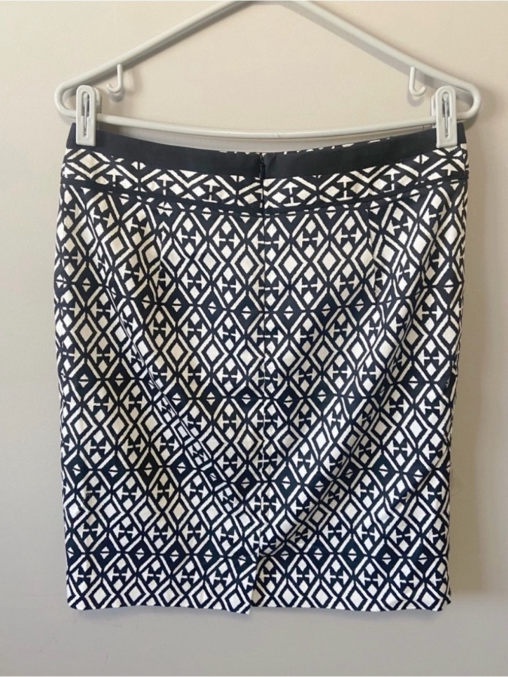 Mario Serrani Navy and White Geometric Pencil Skirt